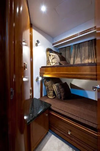 Slide: The Image of 2001 CARVER 530 VOYAGER PILOT HOUSE 5 - 5