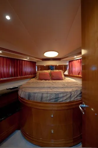 Slide: The Image of 2001 CARVER 530 VOYAGER PILOT HOUSE 6 - 6