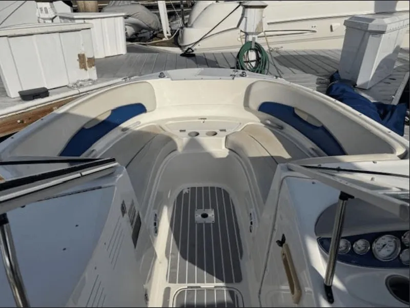 Slide: The Image of Bayliner DECK BOAT 219SD 2004 - 5