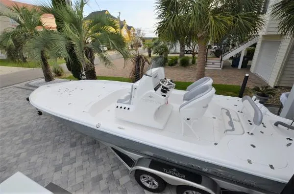 Slide: The Image of Turner Boatworks 2500 VS-compare 24 Yellowfin 2021 - 6