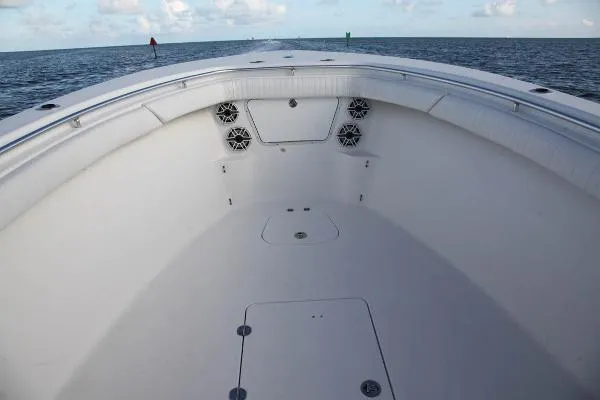 Slide: The Image of Palmetto 33 Center Console 2004 - 4