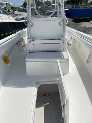 Slide: The Image of Palmetto 33 Center Console 2004 - 7