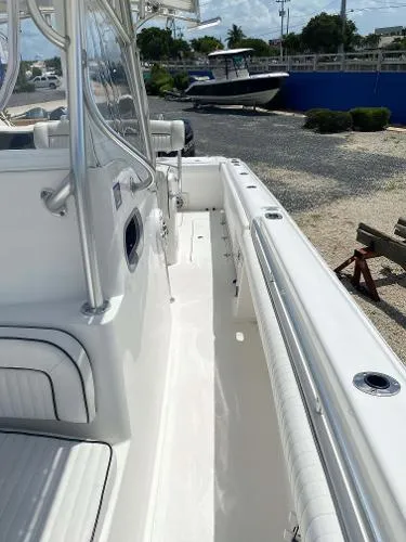 Slide: The Image of Palmetto 33 Center Console 2004 - 8