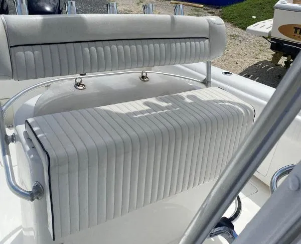 Slide: The Image of Palmetto 33 Center Console 2004 - 9
