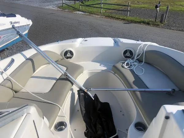 Slide: The Image of Sea Ray SunDeck 200 2006 - 2