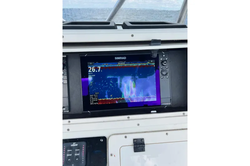 Slide: The Image of Sonar display on 2003 Hydra-Sports Vector 2600 CC boat dashboard. - 14