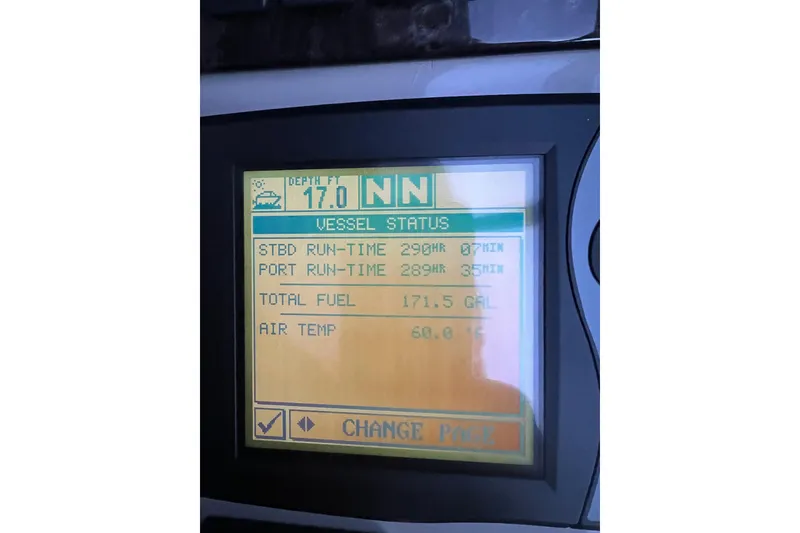 Slide: The Image of Display screen showing vessel status for 2005 Sea Ray 390 Express Cruiser. - 20