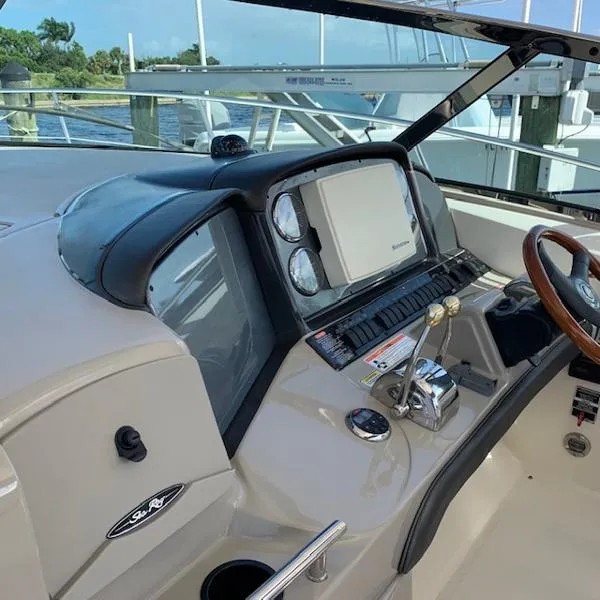 Slide: The Image of Sea Ray 38 Sundancer 2006 - 6