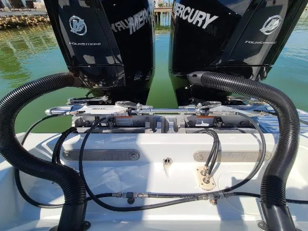 Slide: The Image of Yellowfin 26 Hybrid 2019 - 10