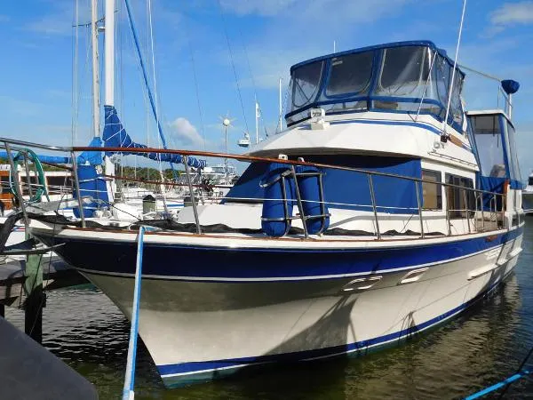 Slide: The Image of Vista Sundeck Trawler 1985 - 0