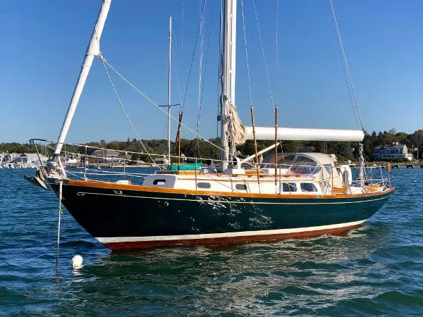 Slide: The Image of Hinckley Yachts Pilot 35 1973 - 3