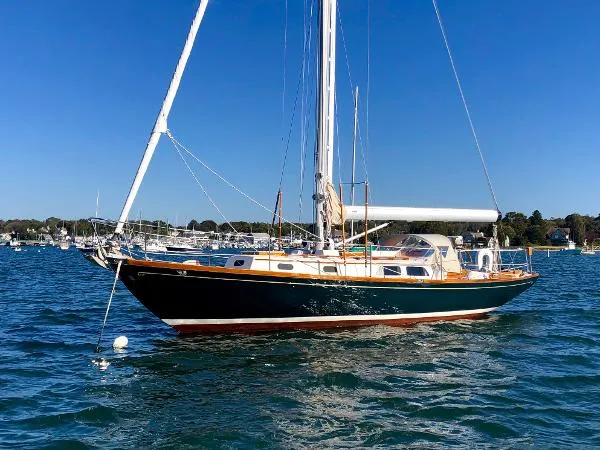 Slide: The Image of Hinckley Yachts Pilot 35 1973 - 4