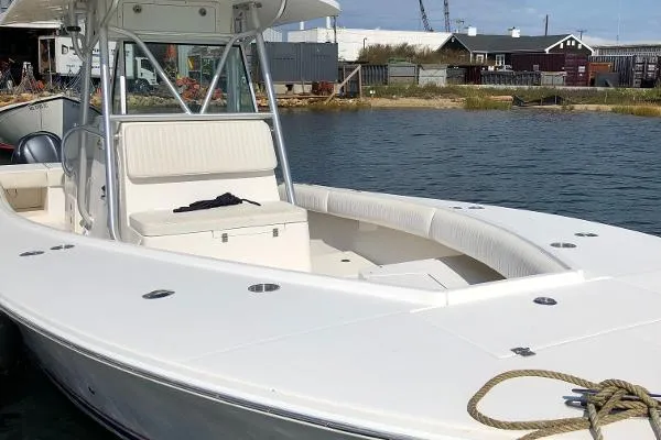 Slide: The Image of Regulator Marine 32 Forward Seating 2006 - 0