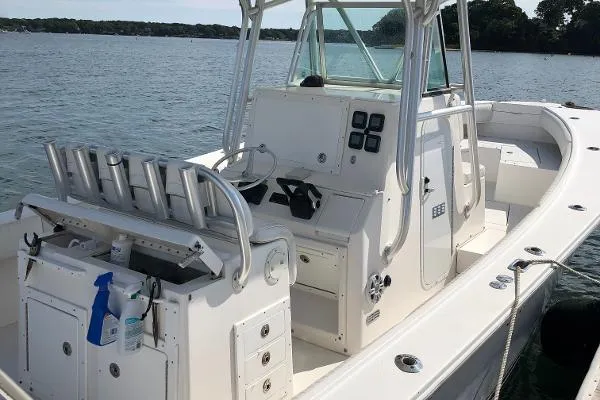 Slide: The Image of Regulator Marine 32 Forward Seating 2006 - 1