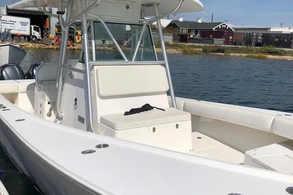 Slide: The Image of Regulator Marine 32 Forward Seating 2006 - 2