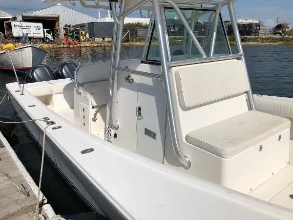 Slide: The Image of Regulator Marine 32 Forward Seating 2006 - 3