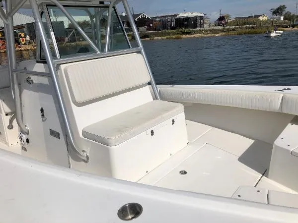 Slide: The Image of Regulator Marine 32 Forward Seating 2006 - 5