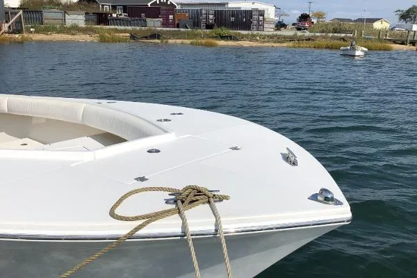 Slide: The Image of Regulator Marine 32 Forward Seating 2006 - 7