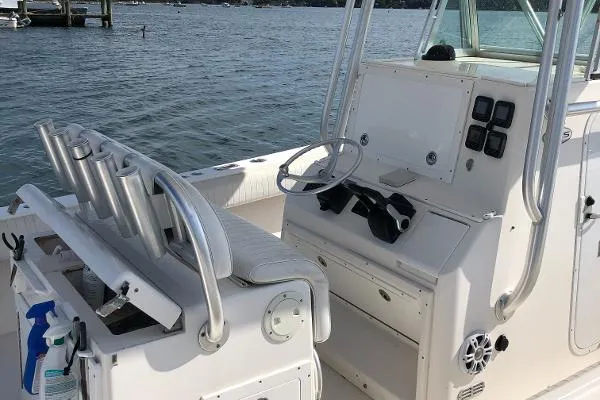 Slide: The Image of Regulator Marine 32 Forward Seating 2006 - 9