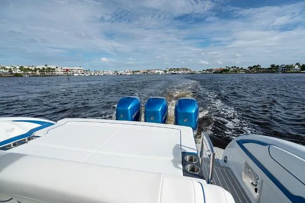 Slide: The Image of Formula 350 Crossover Bowrider 2018 - 11
