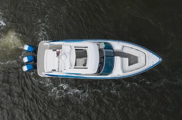 Slide: The Image of Formula 350 Crossover Bowrider 2018 - 4