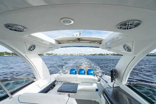 Slide: The Image of Formula 350 Crossover Bowrider 2018 - 5