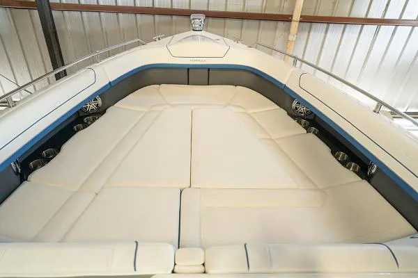 Slide: The Image of Formula 350 Crossover Bowrider 2018 - 7