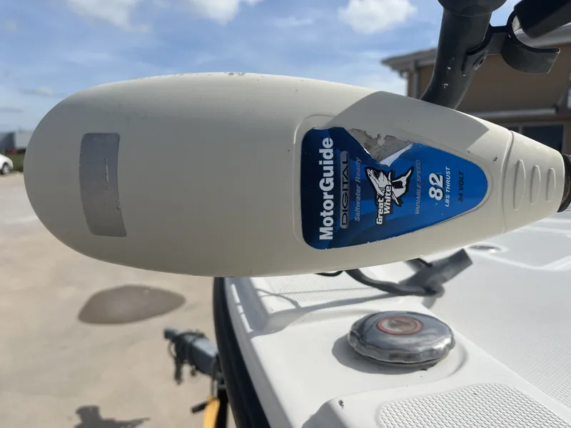 Slide: The Image of MotorGuide Digital trolling motor on Mako 21 LTS boat, 2014 model. - 18