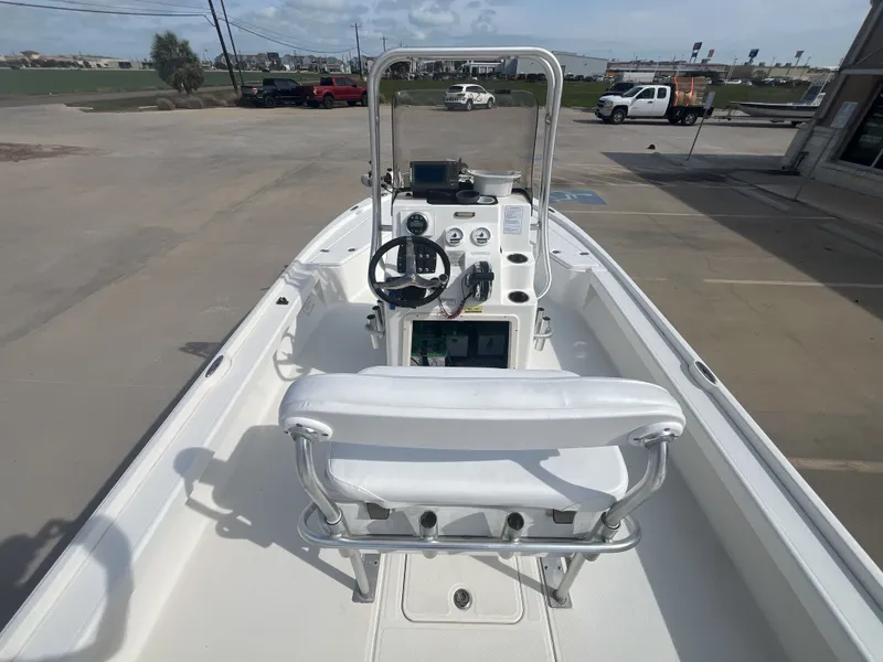 Slide: The Image of 2014 Mako 21 LTS boat cockpit with steering console. - 27