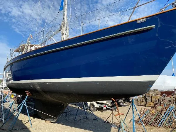 Slide: The Image of Tayana 48 Pilot House 1993 - 1