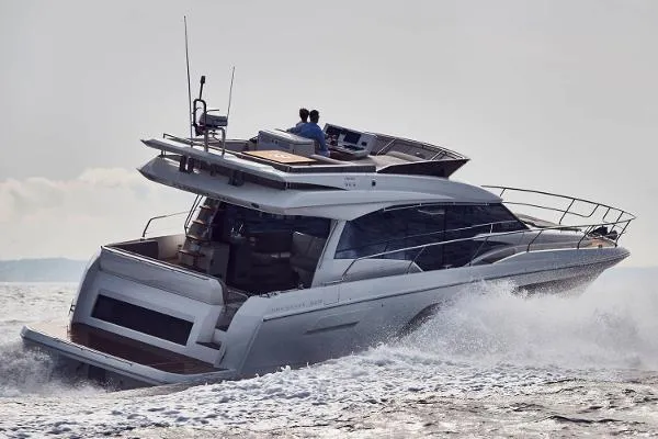 Slide: The Image of Prestige 520 2020 - 4