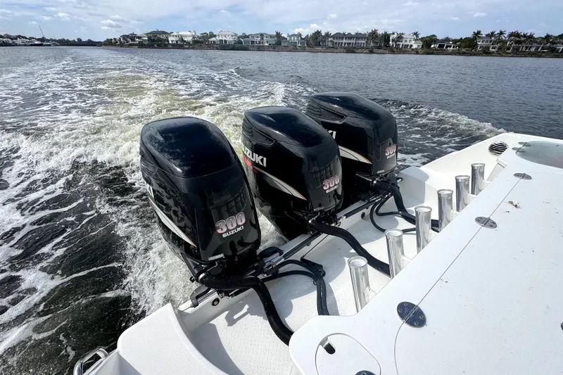 Slide: The Image of 2008 Everglades 350LX boat with triple Suzuki 300 outboard engines on water. - 5