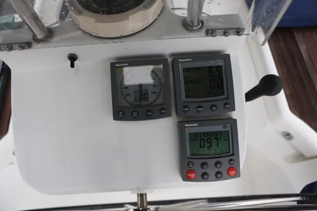 Slide: The Image of Beneteau 423 2004 - 3