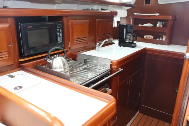 Slide: The Image of Beneteau 423 2004 - 6