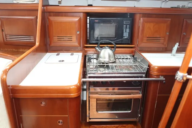 Slide: The Image of Beneteau 423 2004 - 7