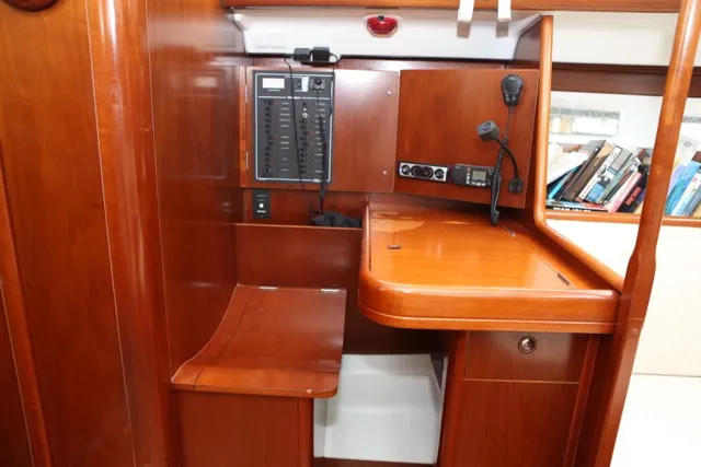 Slide: The Image of Beneteau 423 2004 - 9