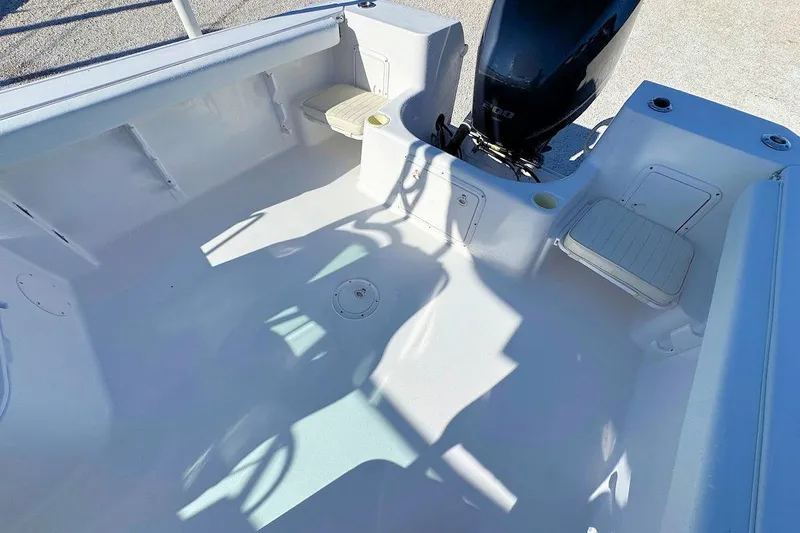 Slide: The Image of 2000 Pro-Line 22 Walkaround boat interior with seating and outboard motor. - 6