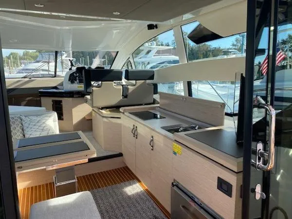 Slide: The Image of Beneteau GT 50 Sportfly 2020 - 8