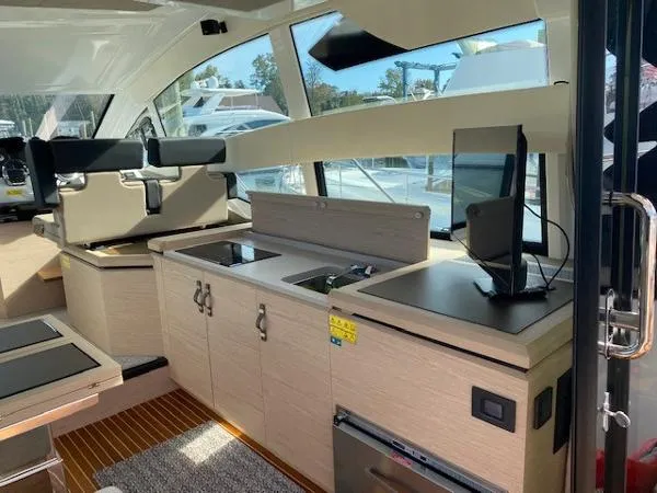 Slide: The Image of Beneteau GT 50 Sportfly 2020 - 9