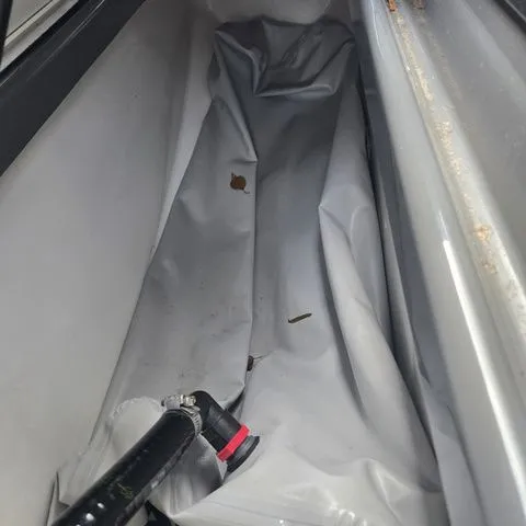 Slide: The Image of Interior of 2025 Yamaha Boats 222XE with hose and cover. - 15