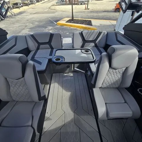Slide: The Image of Interior of 2025 Yamaha Boats 222XE with luxurious seating. - 18