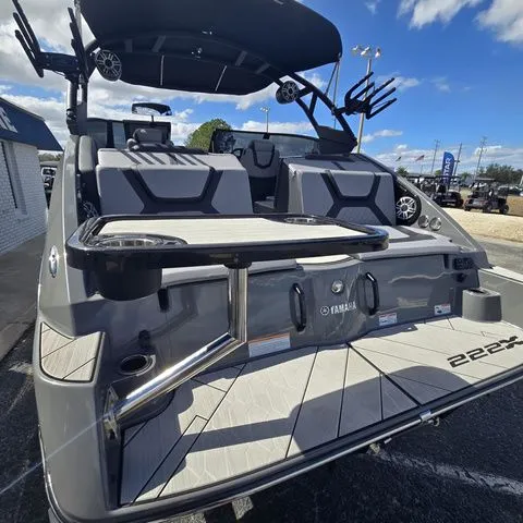 Slide: The Image of Yamaha 222XE 2025 boat with sleek design and luxurious features. - 20