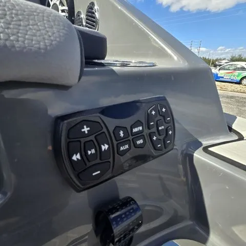 Slide: The Image of Yamaha Boats 222XE 2025 control panel with audio controls. - 29