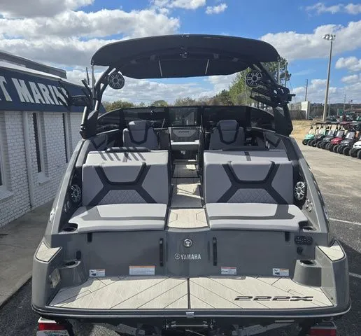 Slide: The Image of Rear view of 2025 Yamaha Boats 222XE with gray seating. - 4