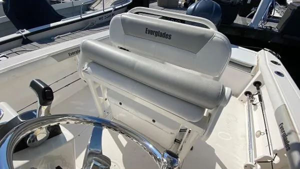 Slide: The Image of Everglades 230 CC 2012 - 8