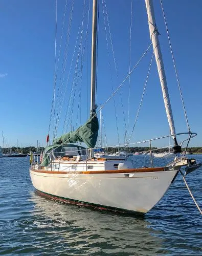Slide: The Image of Hinckley Yachts Pilot 1971 - 1
