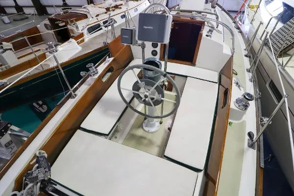 Slide: The Image of Hinckley Yachts Pilot 1971 - 9