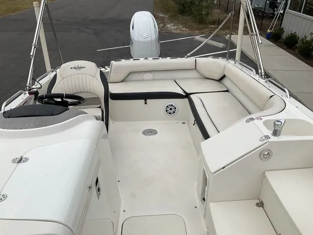 Slide: The Image of Interior of a 2022 Stingray 212 boat with white upholstery. - 13