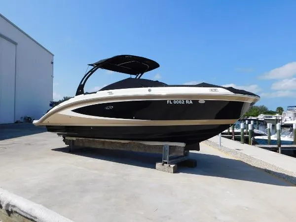 Slide: The Image of Sea Ray 270 Sundeck 2015 - 0