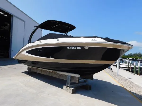 Slide: The Image of Sea Ray 270 Sundeck 2015 - 1